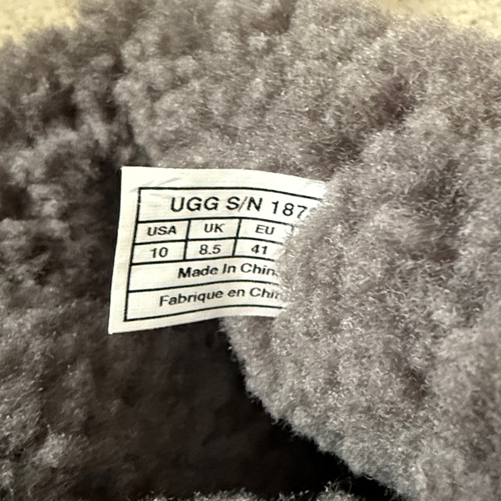 UGG Gray Tall Bailey Button. Size 10. - Picture 6 of 6